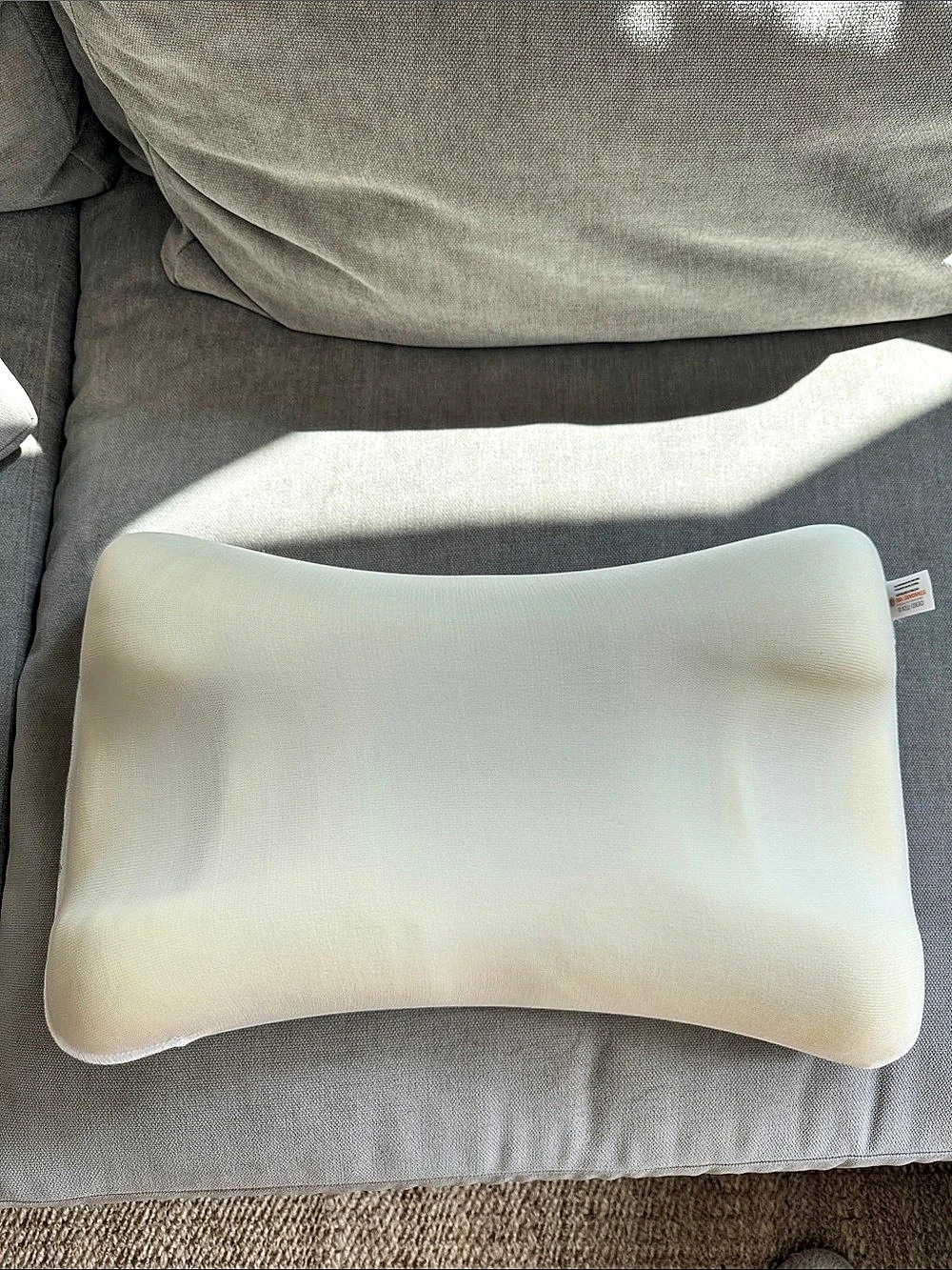 Sleep & Glow Omnia Anti-Aging Pillow White & Gray - Picture 2 of 5